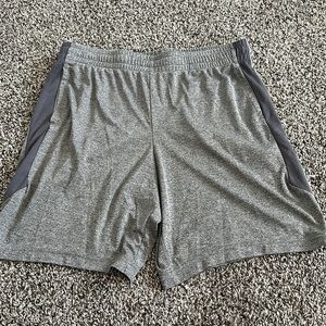 Men’s Tek Gear Shorts Size L